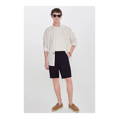 Slim Fit Dar Kesim Beli Bağlamalı Yan Cepli Düz Gofre Desenli Esnek Siyah Şort