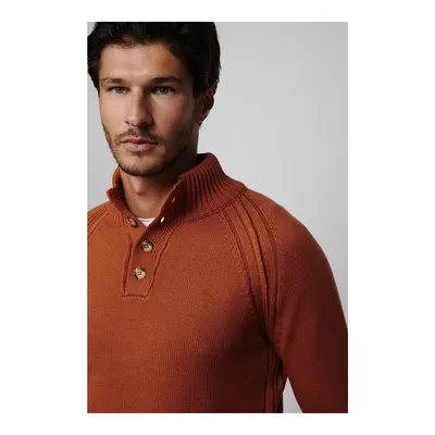 Kahverengi Erkek Slim Fit Dar Kesim Dik Yaka Düğmeli Tarçın Triko Kazak