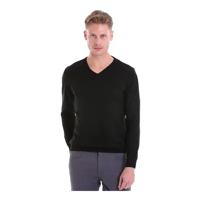 Siyah Regular Fit Jakarlı V Yaka Triko Kazak