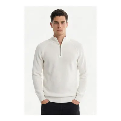 Beyaz Ekru Slim Fit Fermuarlı Yarım Balıkçı Yaka Triko Kazak