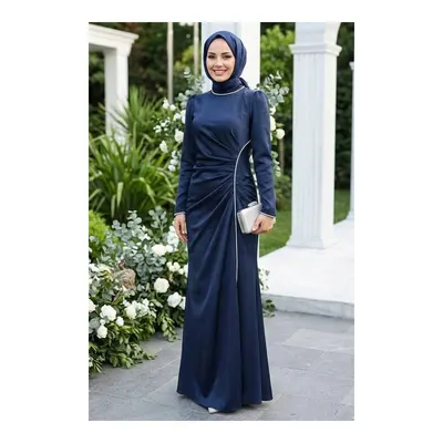 Neva Style Drape Detaylı Lacivert Tesettür Saten Abiye Elbise